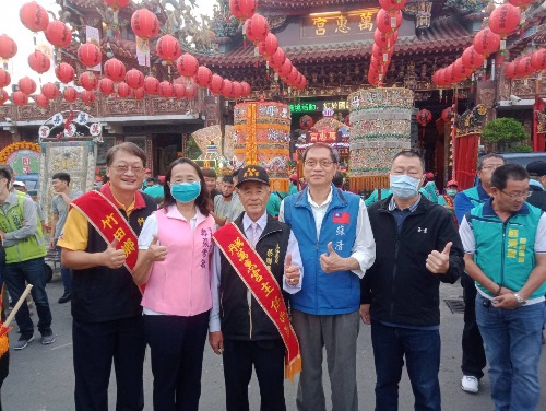 蘇清泉萬丹萬惠宮祈求疫情早日結束健康有錢賺