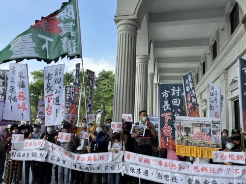 高市議會市政總質詢 市議員要求陳其邁下台負責