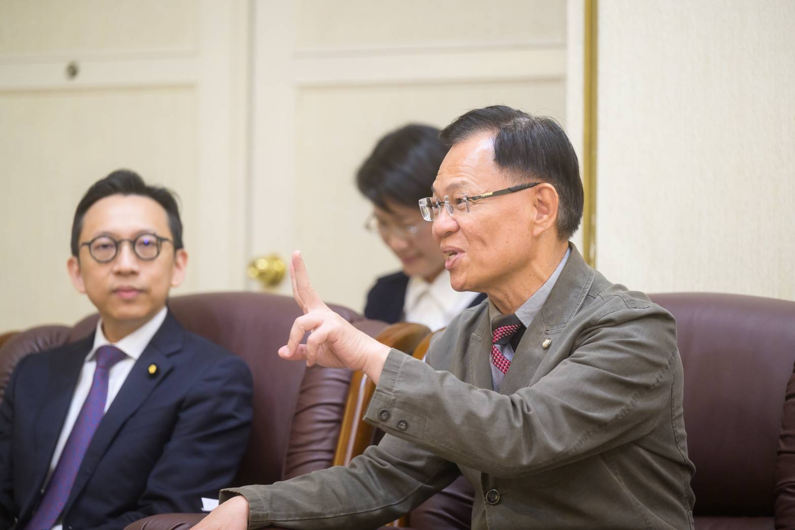 立法院長韓國瑜在副院長江啟臣等陪同下，接見“美國在台協會”(AIT)主席羅森伯格（LauraRoseberger)一行 韓國瑜 感謝美國總統拜登再度強調台海安全與和平的重要性