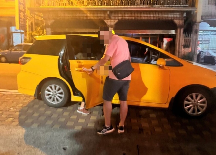 清明連假車輛拋錨 員警熱心讓民眾照原定行程前往祭祖
