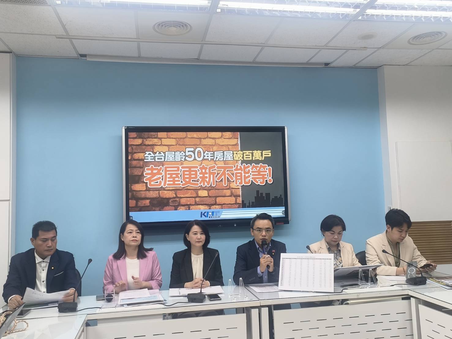 全台屋齡50年房屋破百萬戶 必須即刻進行修法 針對50年以上房子徹底全面屋齡檢視 讓國人能夠住得安心