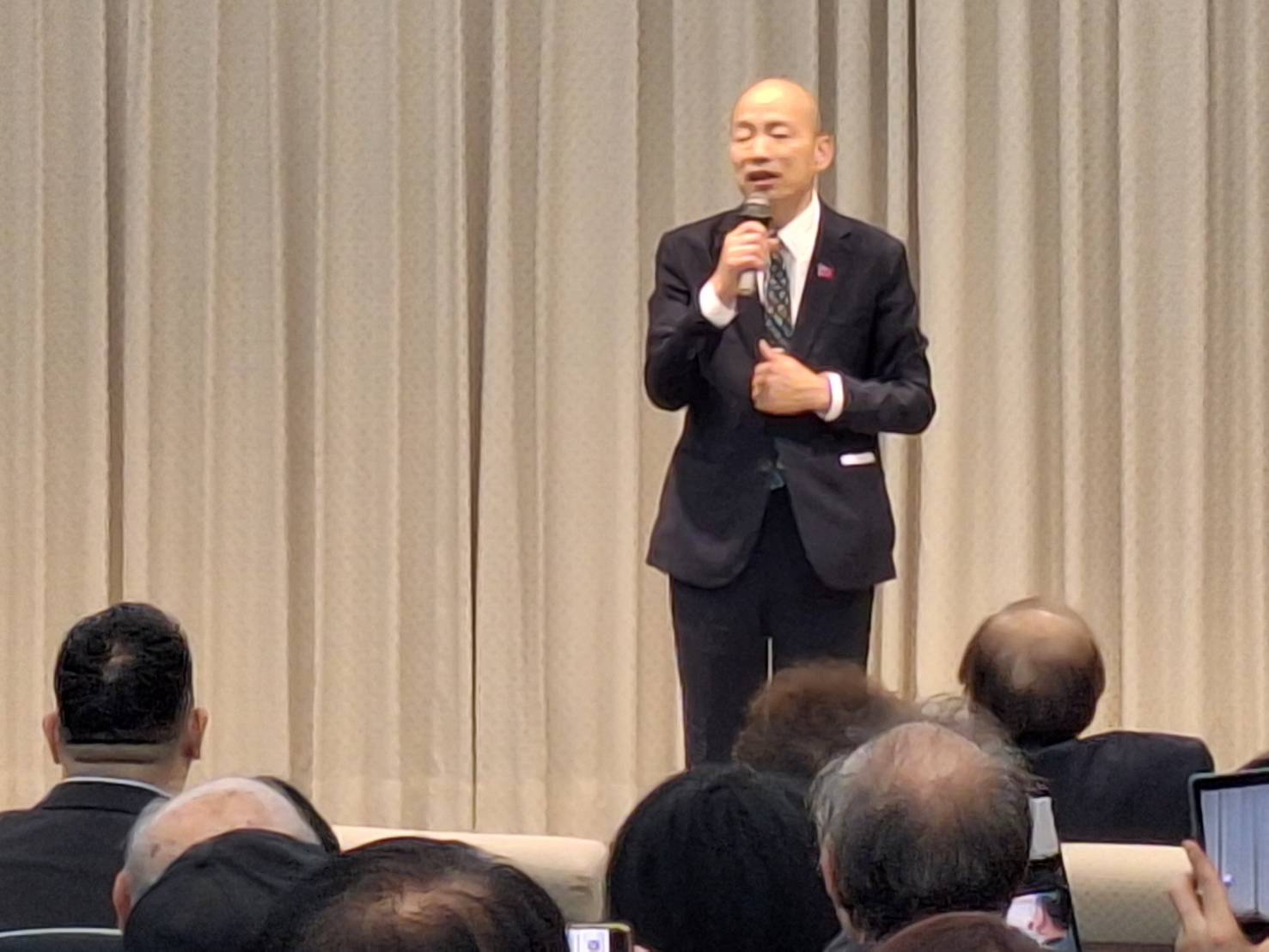 韓國瑜院長在周萬來秘書長等人陪同下接見工商建研會 工商建研會長期扮演公私溝通的管道及兩岸交流的橋樑，是台灣經濟發展的重要推手