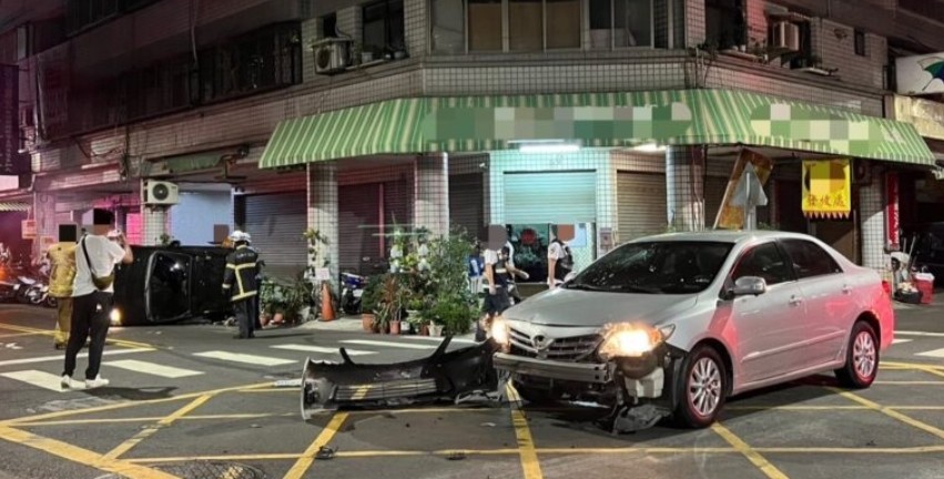 確保行車安全 行經無號誌路口 暫停禮讓行駛 顧男駕駛自小客車行經無號誌路口 未禮讓駕駛自小客車（連男）右方來車發生碰撞 詳細肇因待交通大隊分析鑑定