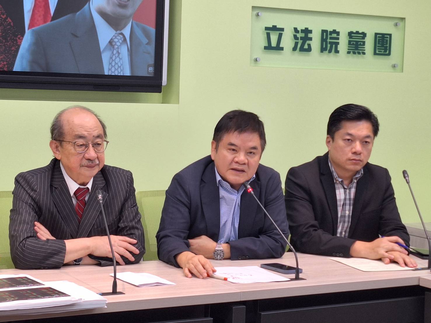 民進黨團版在委員會審查被沒收 民眾黨不表態 這種程序不正義 民進黨深感遺憾
