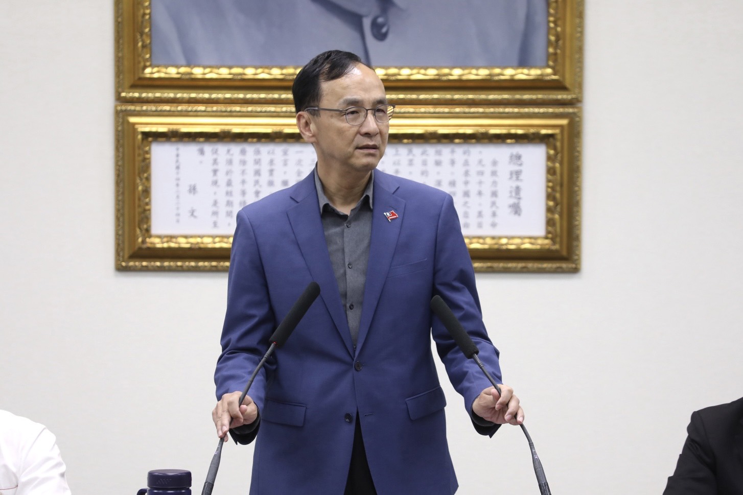 中國國民黨主席朱立倫表示 準總統賴清德必須依憲法、法律赴立院進行國情報告 讓未來中華民國國會發揮最多、最大的正面功能 建立好的憲政慣例