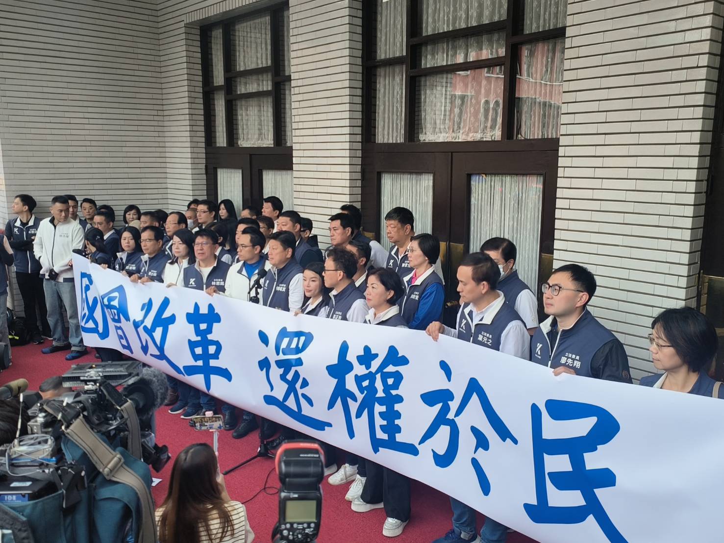 立院夜戰國會改革，國民黨狠批民進黨背棄初衷，呼籲賴清德回應主流民意