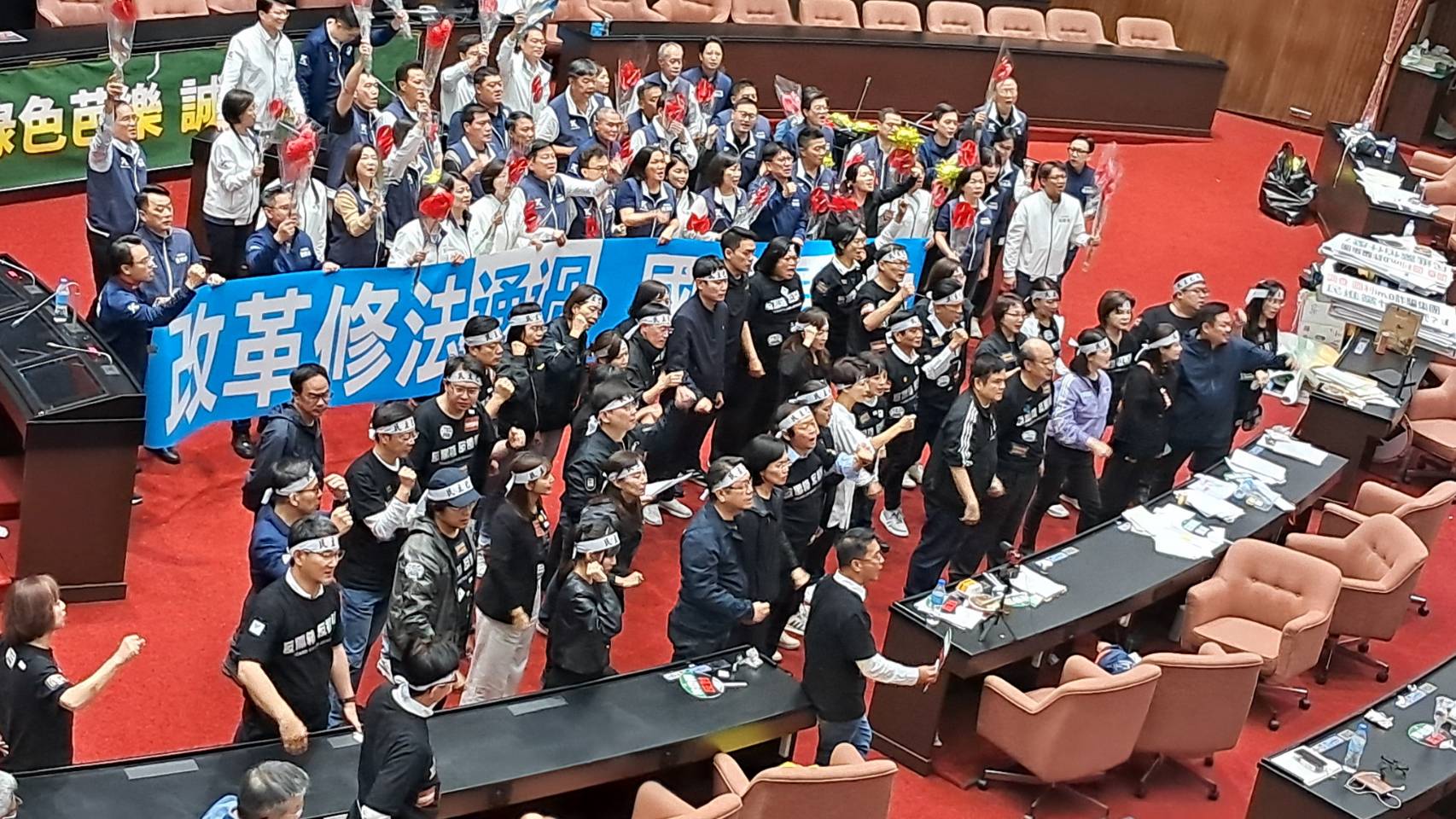 民進黨雙重標準再現：國民黨團修法被阻，民主何在？