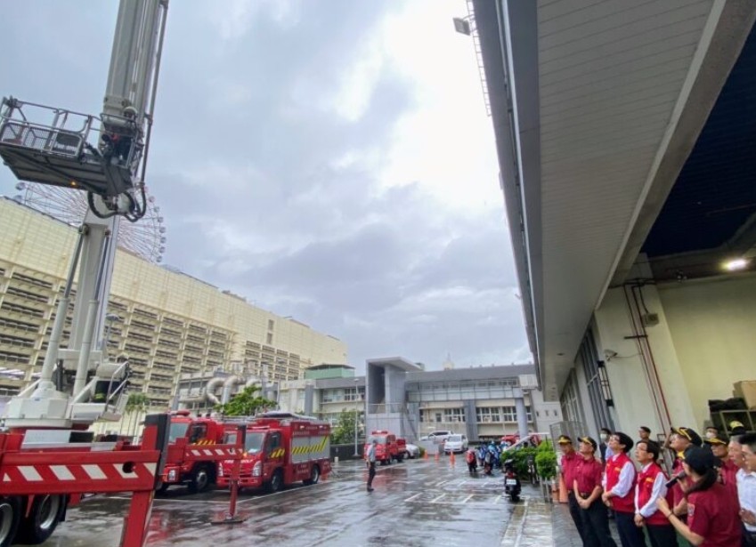 高雄市長陳其邁視察消防局 關切高樓火災搶救的戰術部署 並強調消防同仁出勤務必注意安全