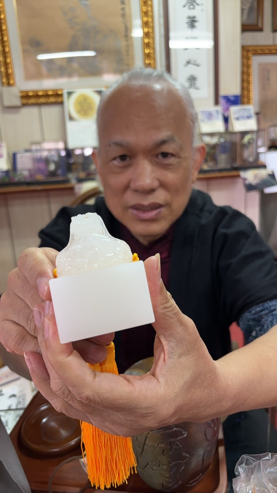 毫芒雕刻大師陳逢顯 對立法院長韓國瑜的辛苦表達關心 一幀手書「為國盡心」