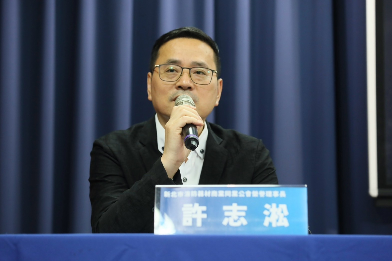 AI強國還在用破無線電？政府的無能讓消防員白白送命