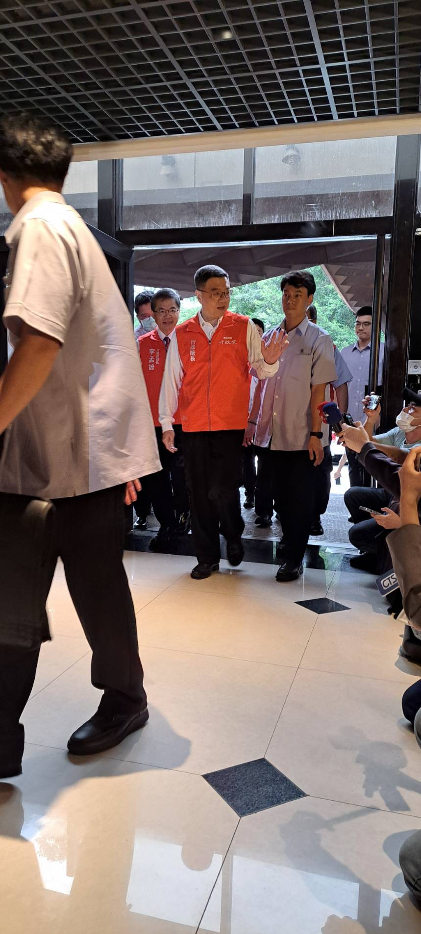 行政院長卓榮泰視察高公局，感謝端午節連假交通疏運辛勞