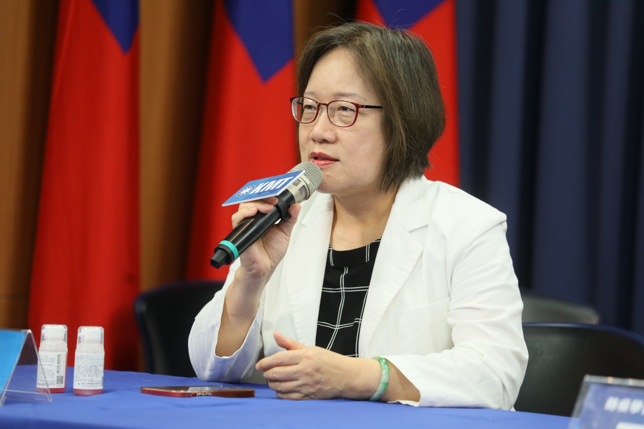 國民黨記者會揭示醫療資源危機，呼籲政府調整應對新冠、流感、諾羅病毒措施