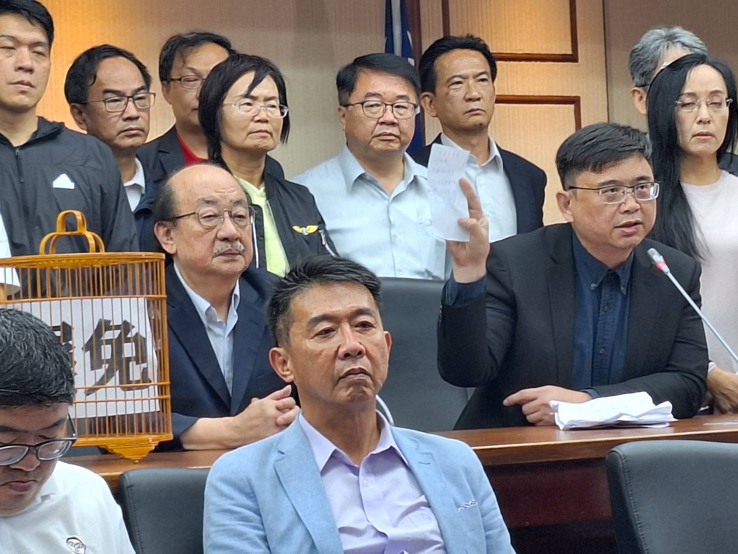 國民黨修選罷法被指黑箱作業，民進黨嚴正抗議