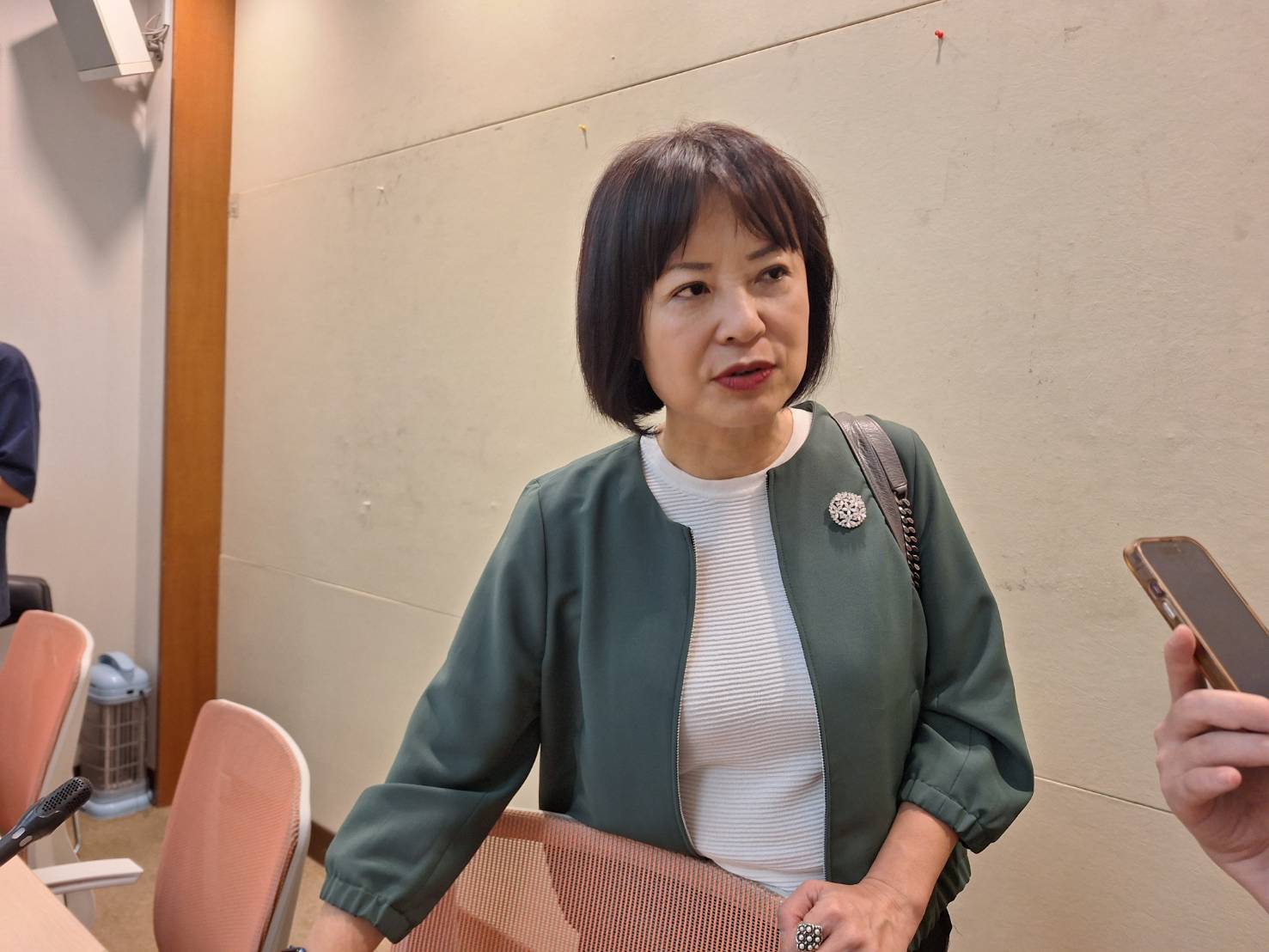 立法委員林月琴、吳沛憶與勵馨基金會聯合召開記者會，揭露台北市信義區幼兒園近期性侵案件中的行政處理問題，並呼籲改革。