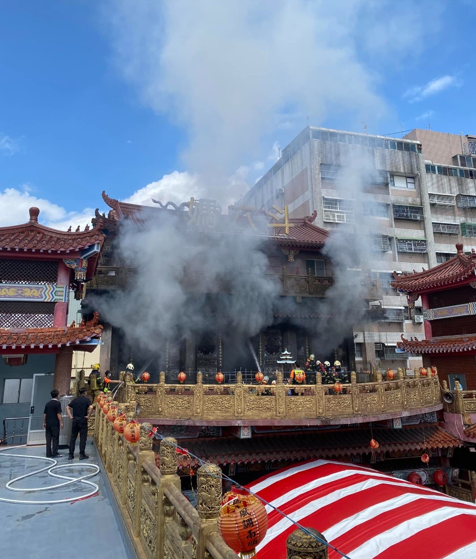 斗六新興宮凌霄寶殿發生火災，火勢已控制