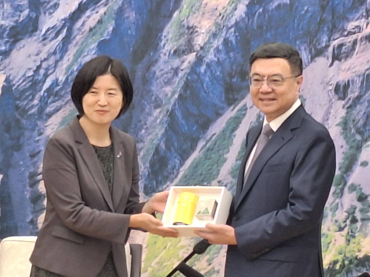 卓榮泰接見日台交流協會會長，盼深化CPTPP合作