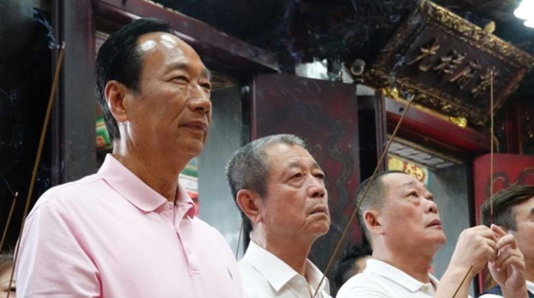屏東縣議長周典論違法助郭台銘參選連署 判刑4年 褫奪公權