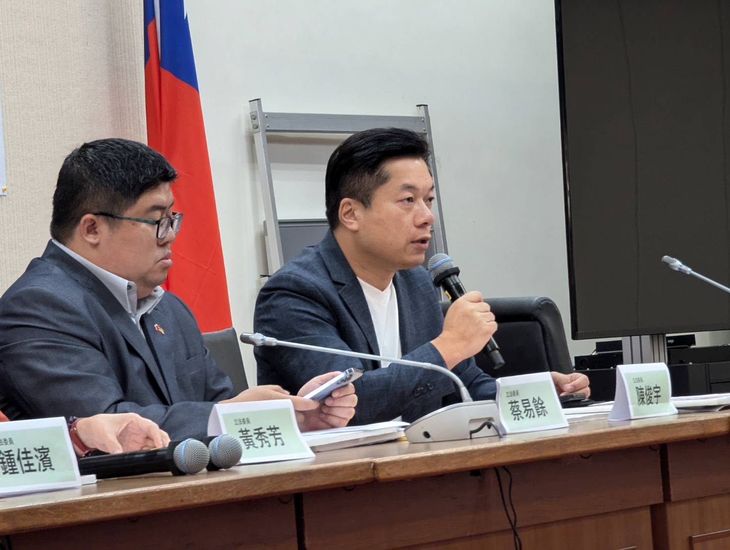 多名立委呼籲展延國土計畫法實施，強調需加強溝通與調整