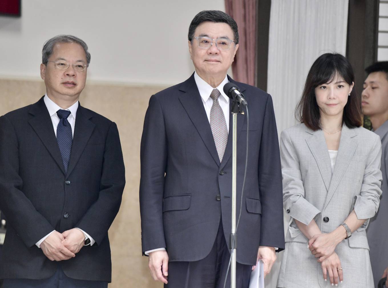卓揆赴立院報告追加預算，籲民主機制改革需慎重