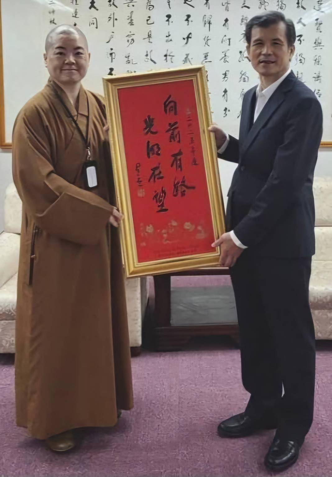 佛光山暖冬行善 臘八粥慰勉警察辛勞