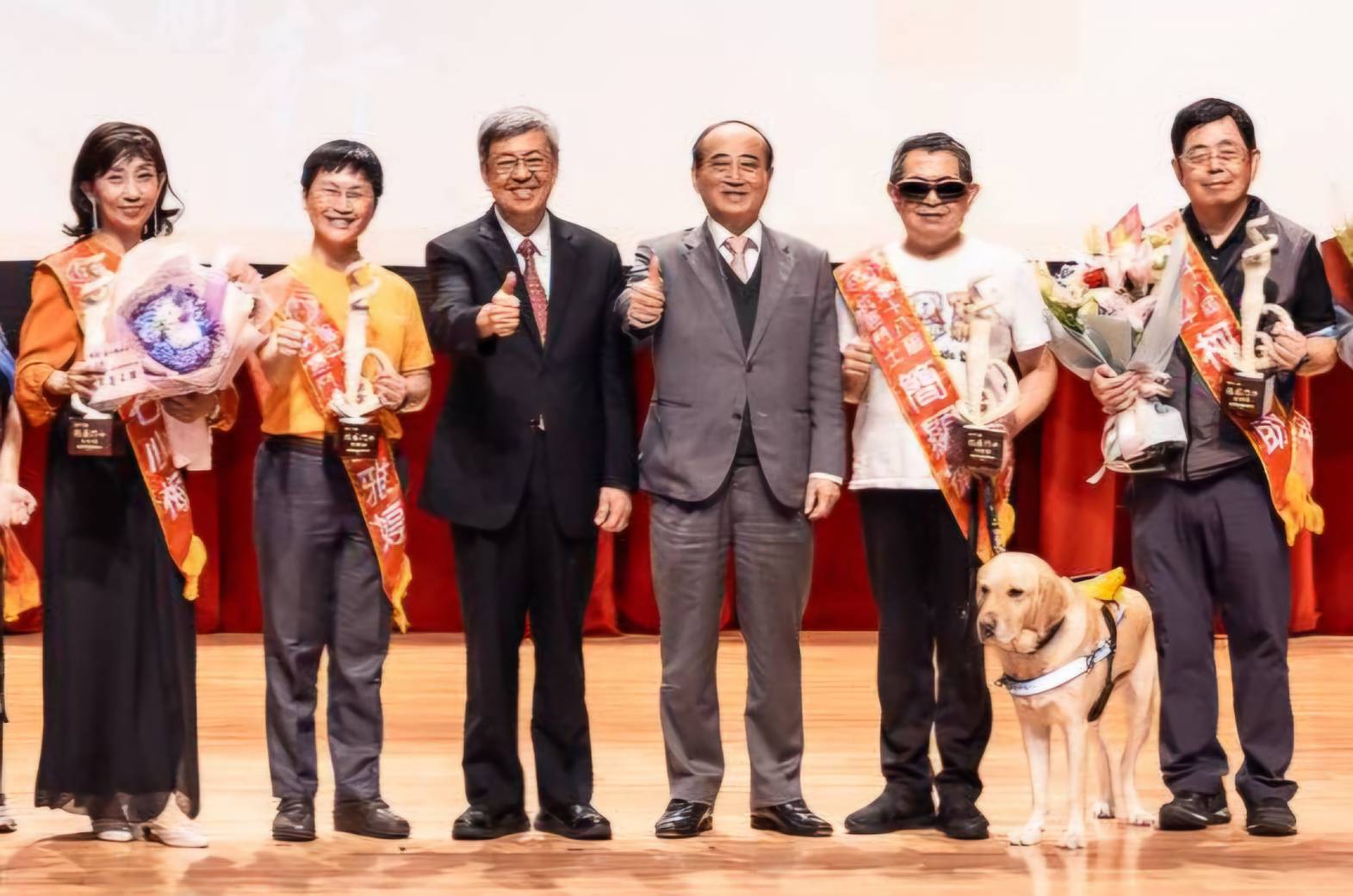 抗癌無懼 勇者同行：台灣癌症基金會表揚十大抗癌鬥士
