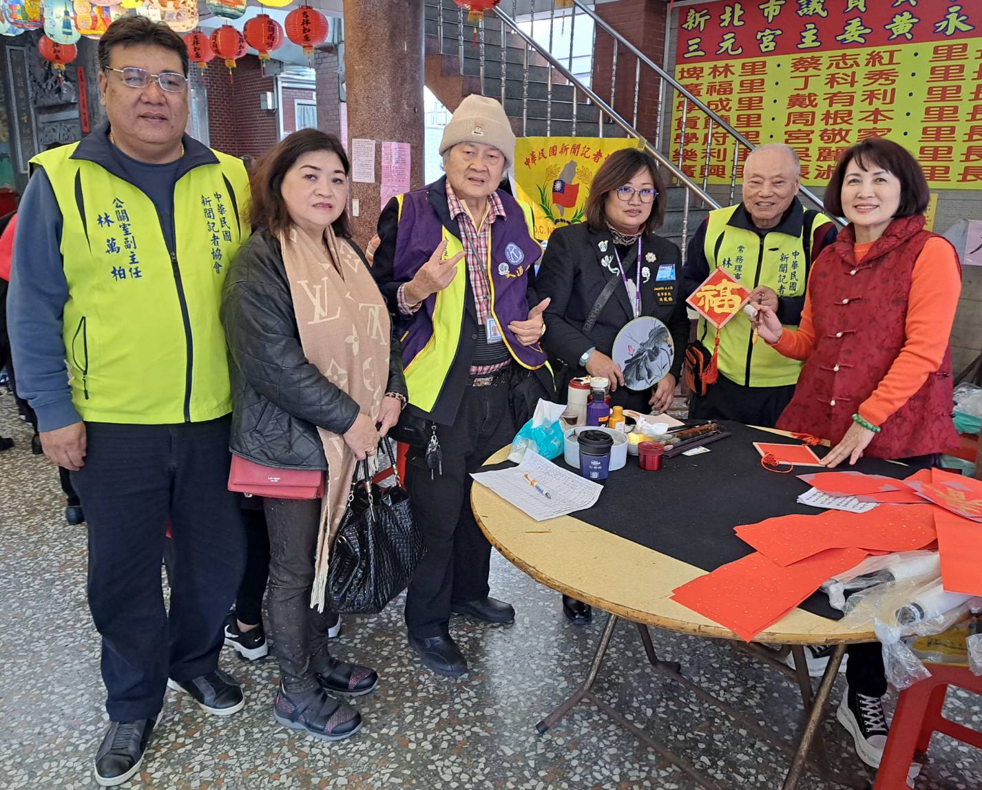 名家揮毫送春聯 傳承文化迎新春