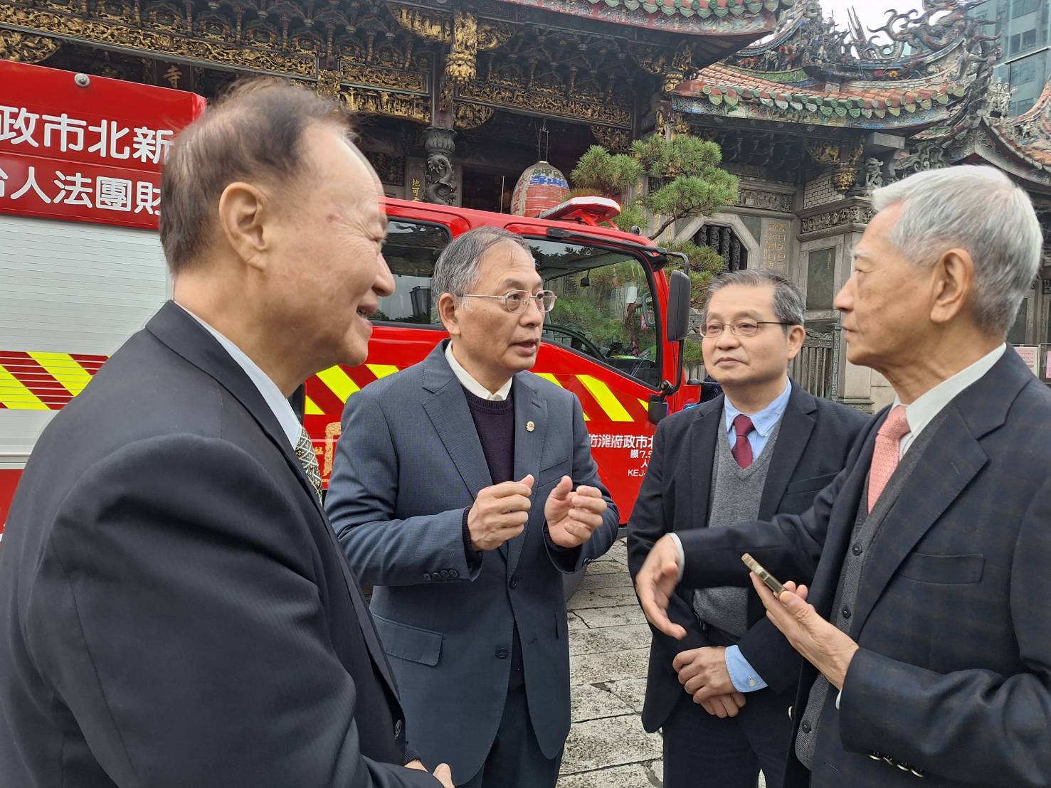 艋舺龍山寺愛心捐贈 提升新北市消防救災效能