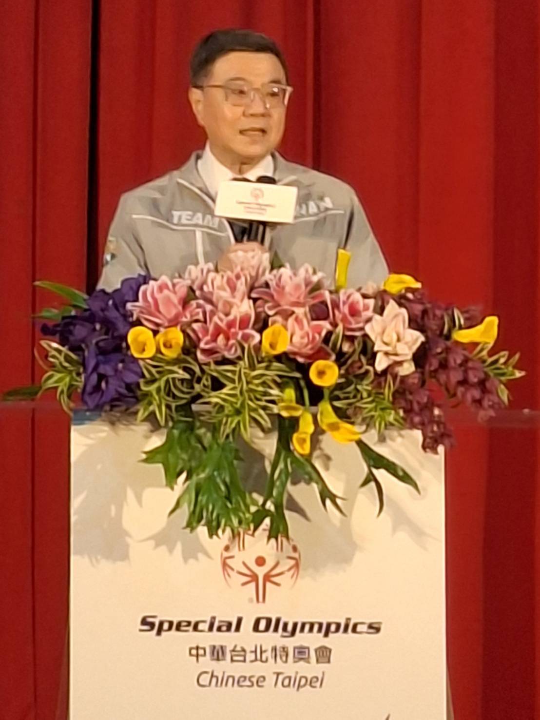 我國2025冬季特奧代表團授旗啟程 卓榮泰院長勉勵選手展現韌性爭光