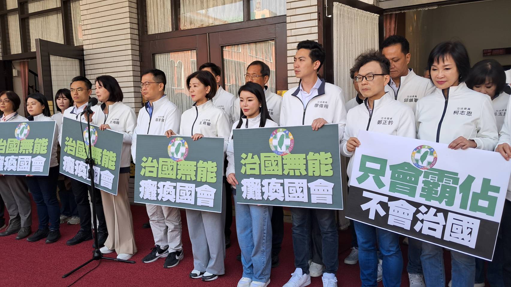 民進黨的主席臺瑜伽：民主新體操還是獨裁新招數？