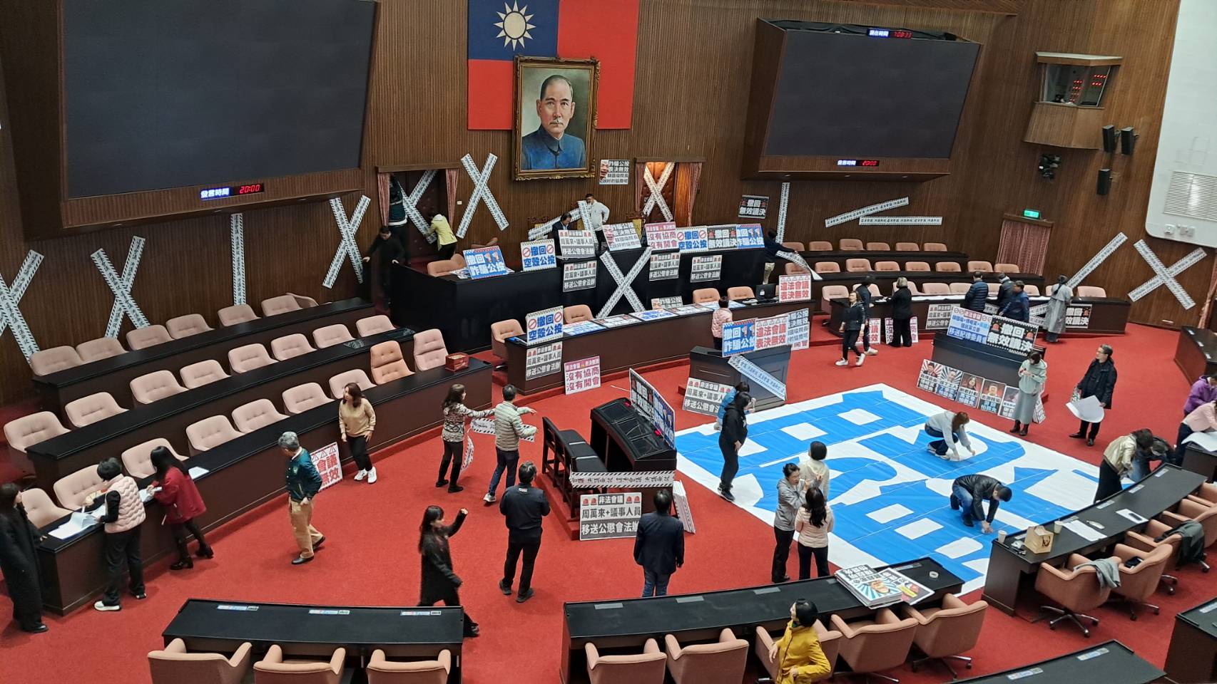 藍綠交鋒：國民黨批民進黨阻擋民生法案，五一放假添變數