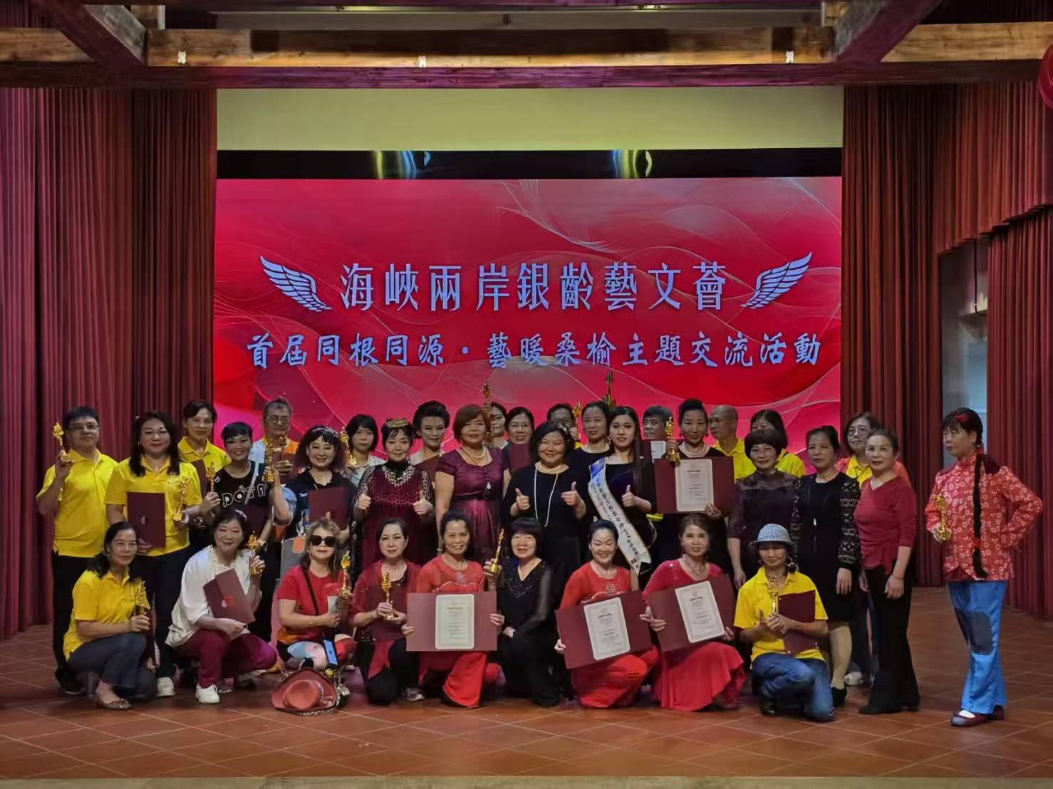 欒國慶引領古風彩妝展演　兩岸銀齡藝文薈共譜文化交流新篇章