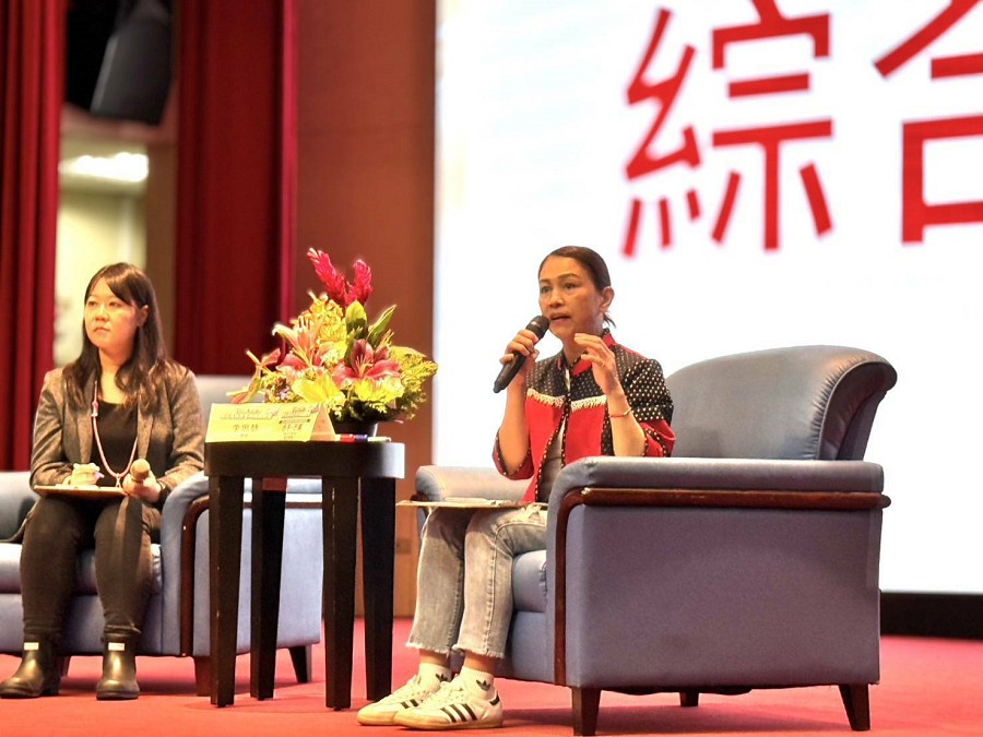 8綜合座談-李思慧講師（左）及臺北市政府原住民族事務委員會巴干·巴萬主任委員（右）.jpg