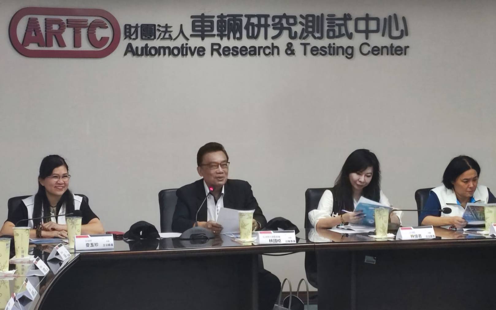 【立院交通委員會走訪彰濱 麥玉珍籲強化高齡駕駛安全與智慧交通發展