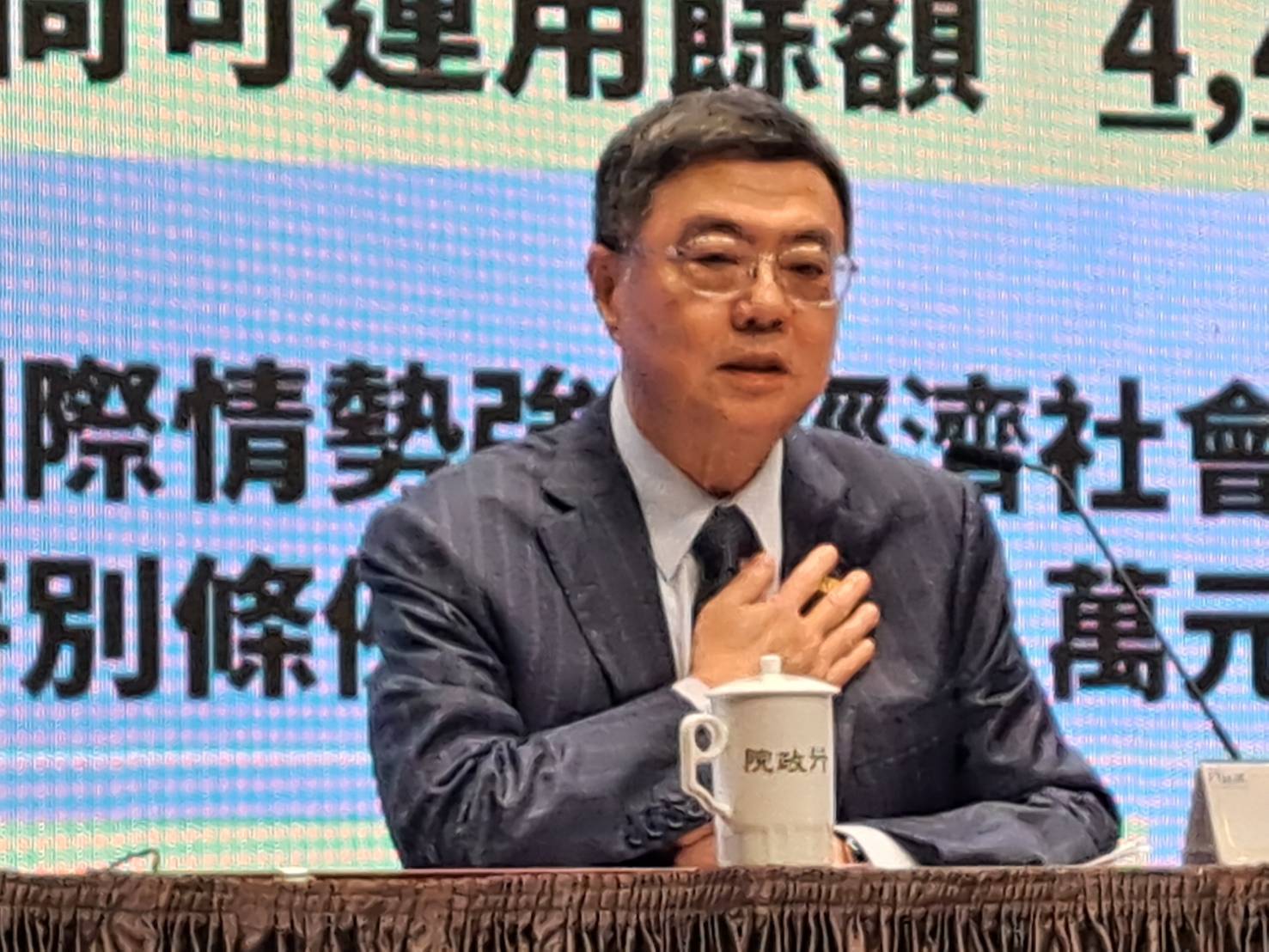 【卓揆籲理性審查預算：普發現金恐舉債千億　國家財政需審慎因應】
