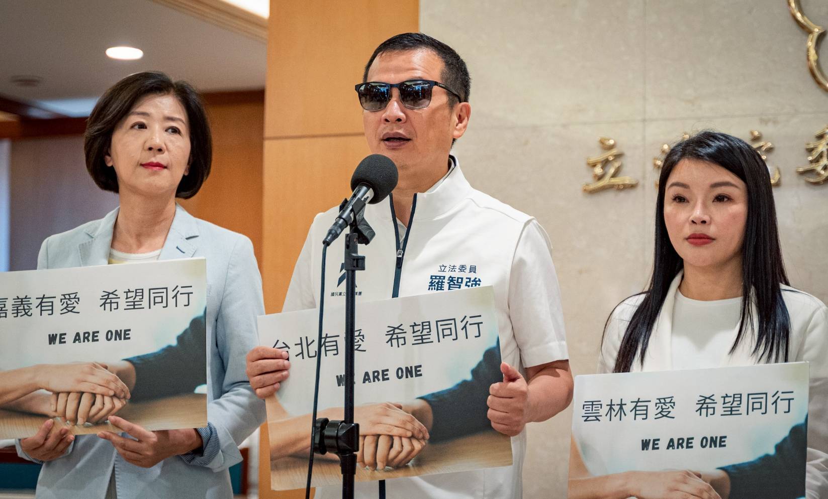 羅智強捐百萬書款助南部災區　藍委齊聲籲加速重建條例三讀