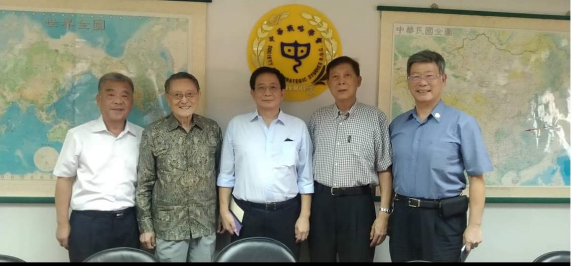 紀念抗戰勝利與台灣光復80週年　管中閔攜手中華戰略學會共傳歷史記憶 展覽、詩會、畫冊多元呈現國族記憶