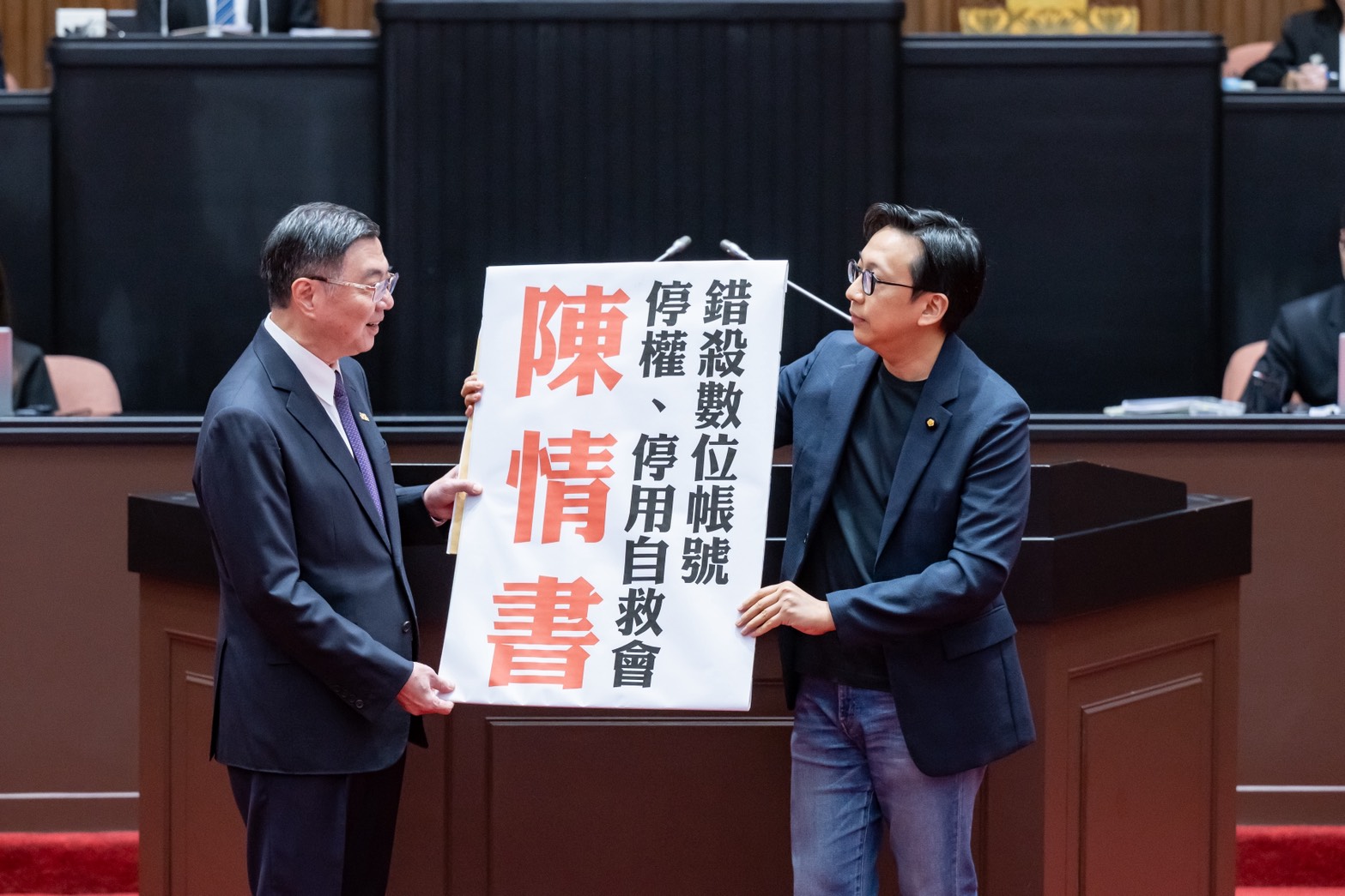 葛如鈞批數位管制失當　粉專KOL帳號遭錯殺恐成「數位中介法」復辟