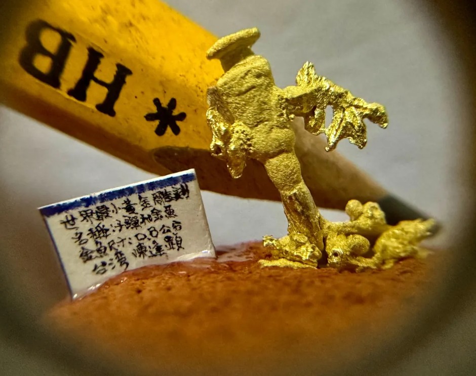 陳逢顯《子彈與金魚》：以微雕黃金傳遞反戰吶喊　呼籲「讓子彈停止飛行」