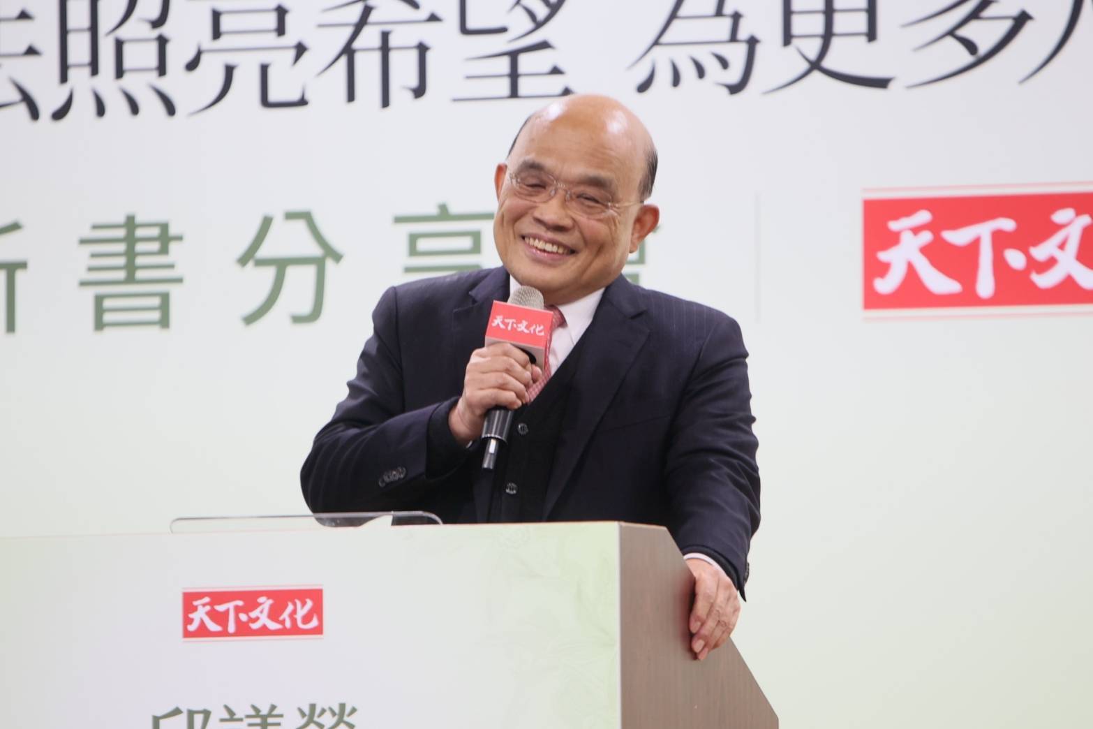 蘇貞昌再獻聲！「最強電火球」挺邱議瑩接棒陳其邁　讚她是最有爆發力候選人