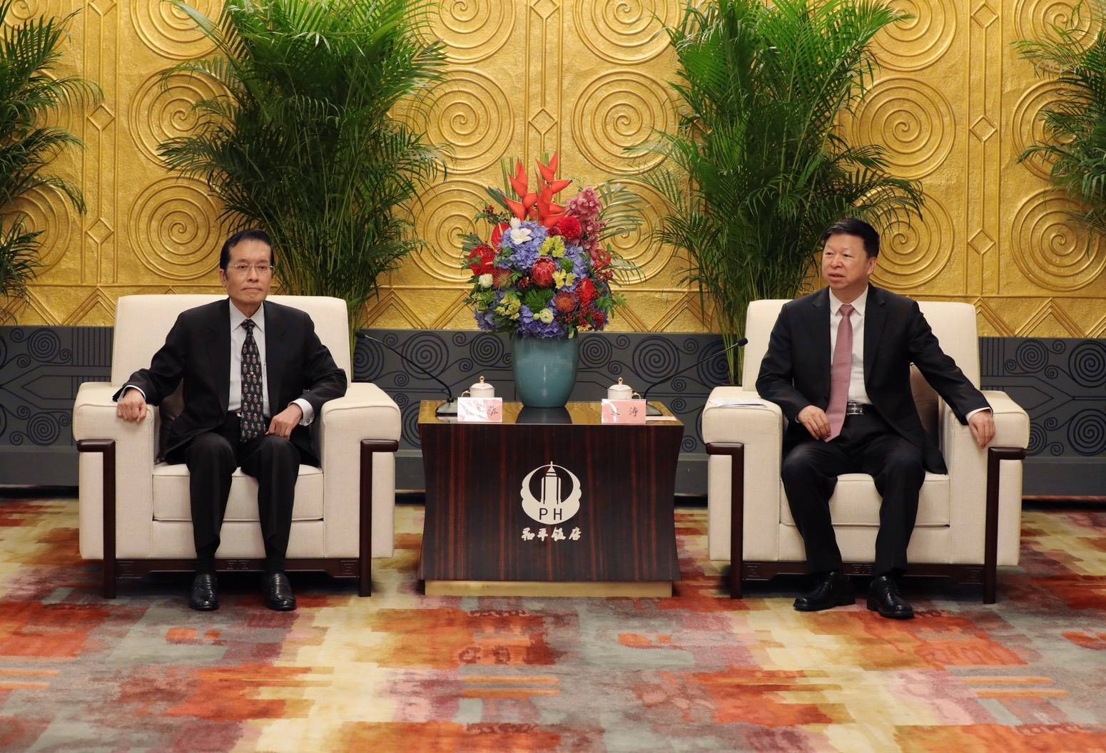 張榮恭上海會晤陳吉寧　重申九二共識基礎下推動滬台交流合作