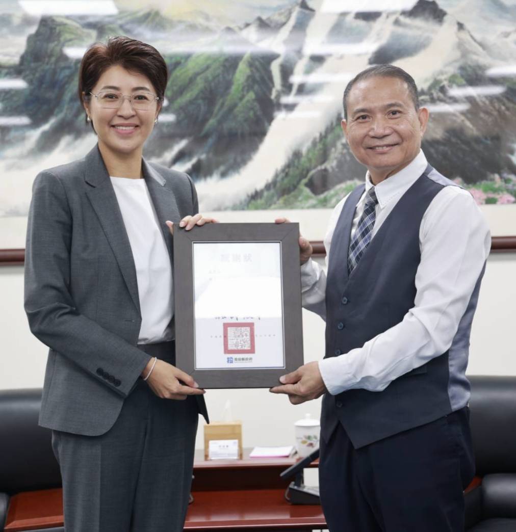 維瓦第建築團隊捐贈高階血壓計　許淑華：守護偏鄉長輩健康不落人後