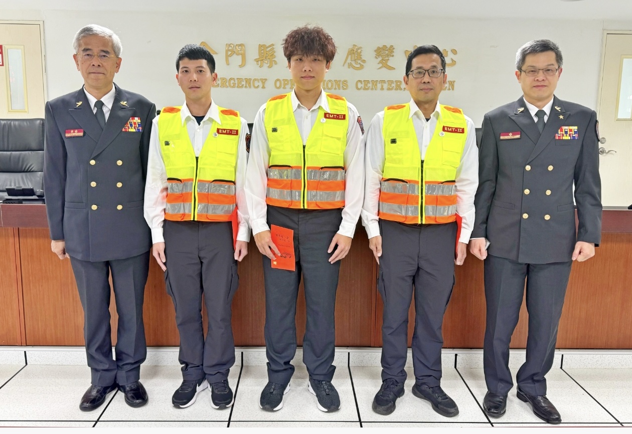 金門消防局王宇亨 簡智田 黃志中獲頒「救命之星」榮譽胸章［htv華天新聞網］