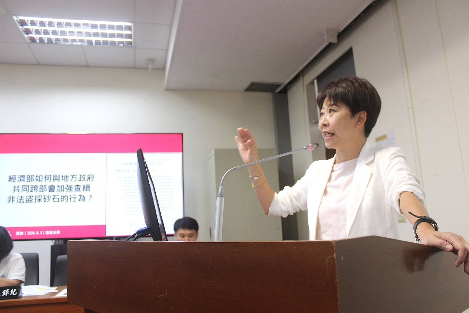 陳亭妃推動《土石採取法》修法強化查緝　擴大究責重罰盜採砂石捍衛國土安全