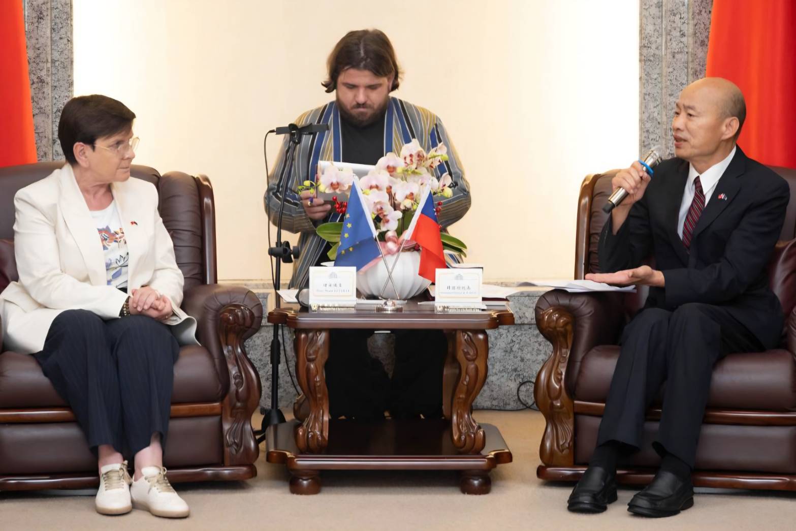 韓國瑜接見世界珠心算數學研究會代表團　勉勵選手以自信笑容展現台灣精神　赴泰參賽為國爭光